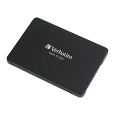 Le Verbatim Vi550 S3 est un SSD interne 2,5″ de 1 To conçu pour offrir une amélioration significative des performances par rapport à un disque dur traditionnel. Grâce à la technologie 3D NAND et à son interface SATA III 6 Gb/s, il assure des vitesses allant jusqu’à 560 Mo/s en lecture et 535 Mo/s en écriture. Idéal pour les ordinateurs de bureau ou portables, ce SSD silencieux, résistant aux chocs et sans pièces mobiles est parfait pour le stockage rapide et fiable.